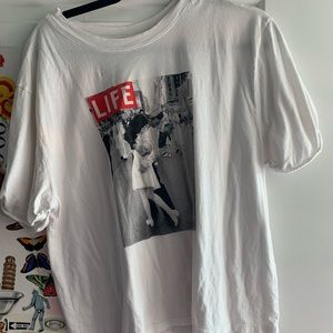 Life graphic tee